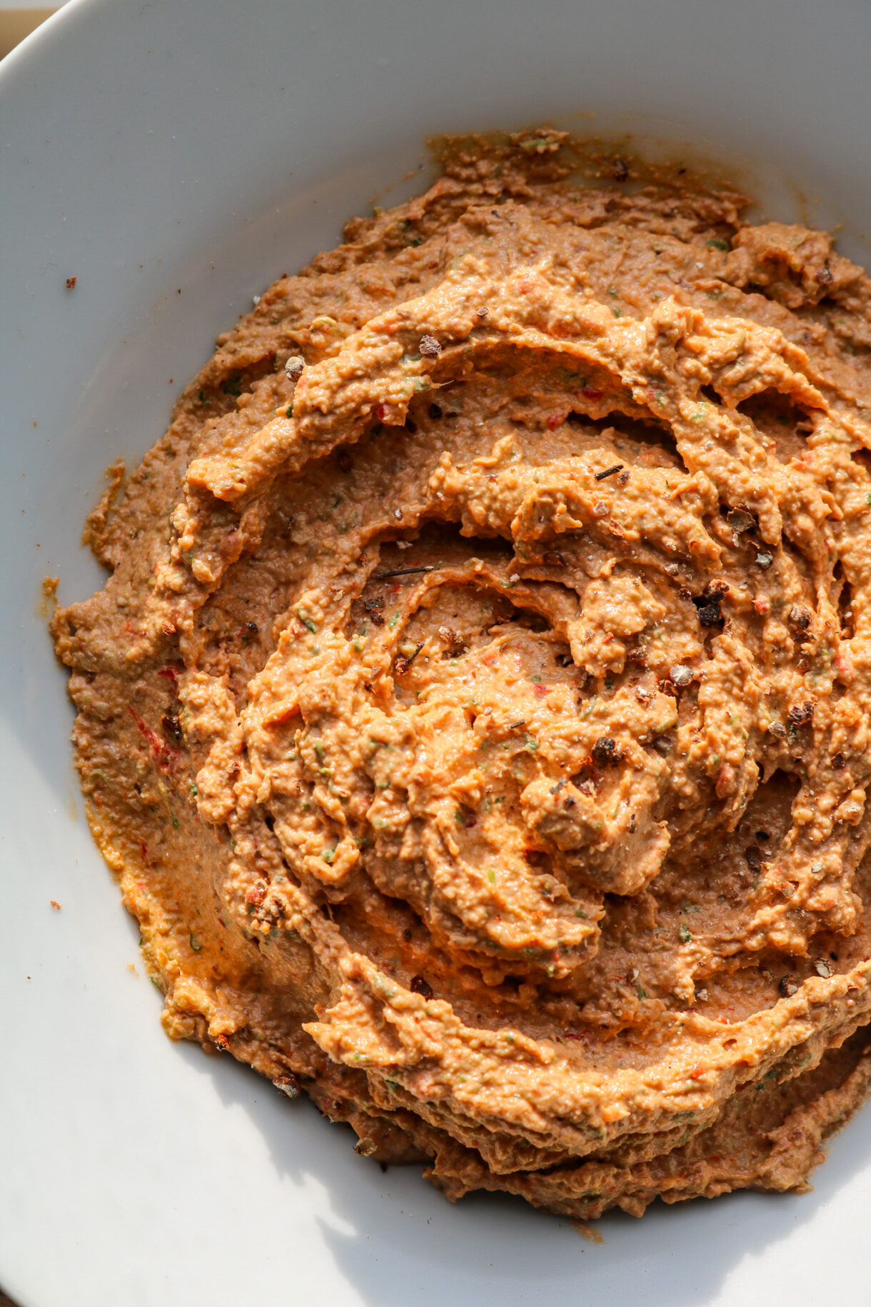 Assiette pour une tartinade de Muhammara maison