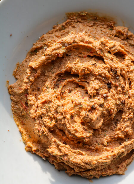 Assiette pour une tartinade de Muhammara maison