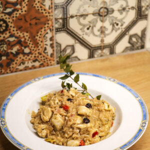 Risotto crémeux à la myrte, poivron doux et poulet