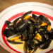 Plat de moule avec sauce au curry
