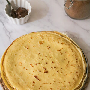 Crêpes maison servies avec Nutella ou sucre de canne