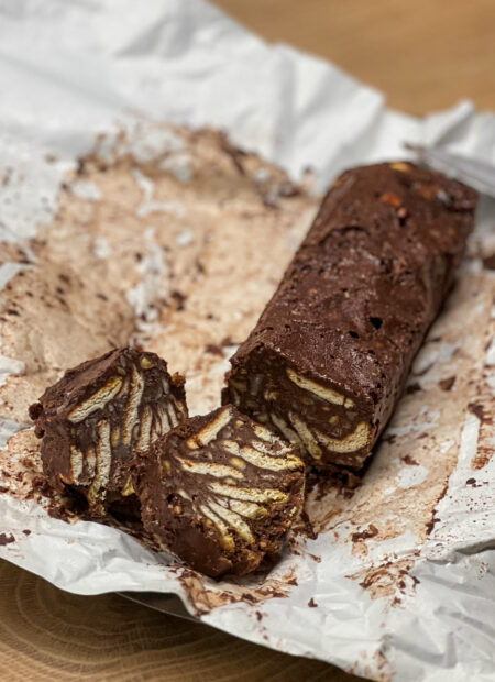 Mosaiko grec traditionnel coupé en tranches nettes