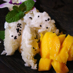 Mango Sticky Rice – Dessert thaïlandais avec riz gluant et mangue
