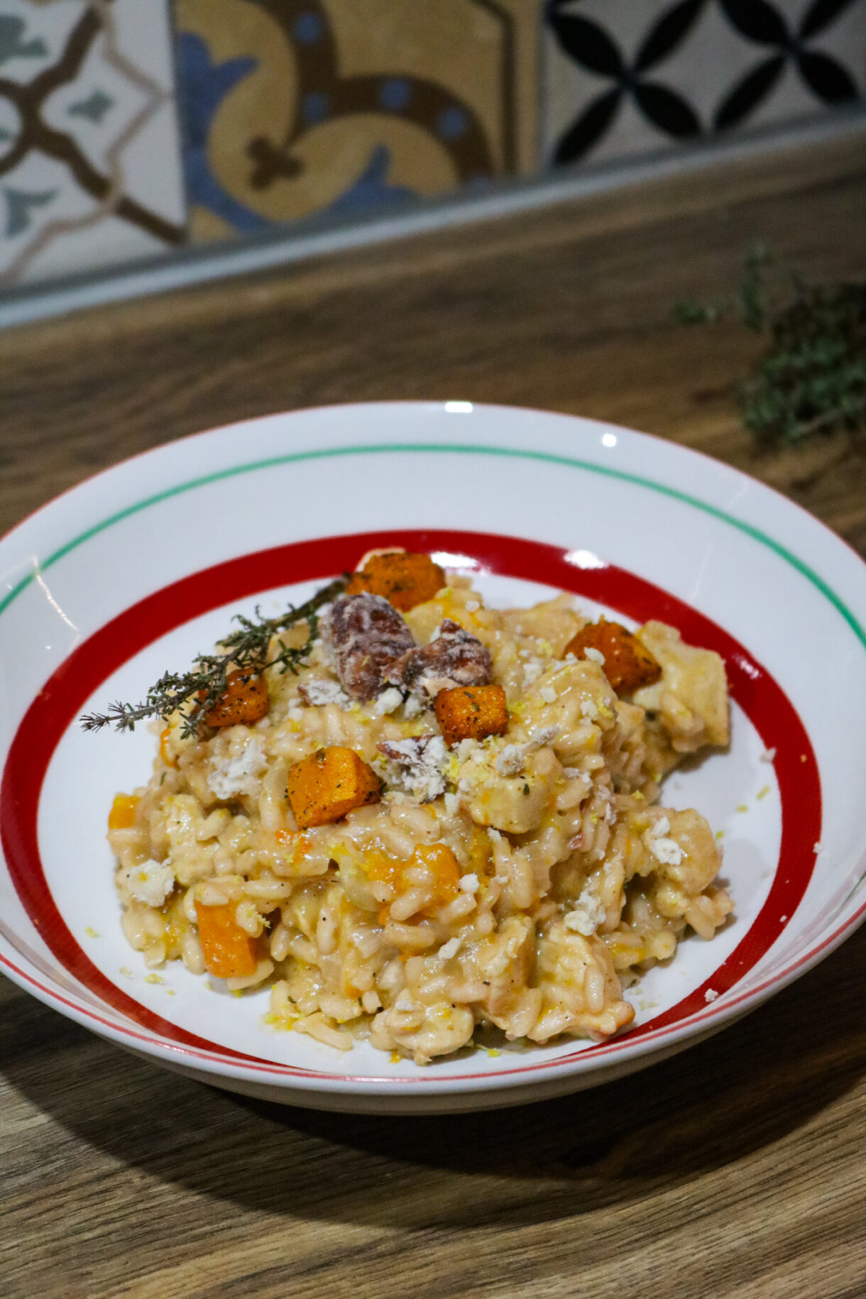 Risotto automnal aux châtaignes, butternut et poulet rôti – plat crémeux