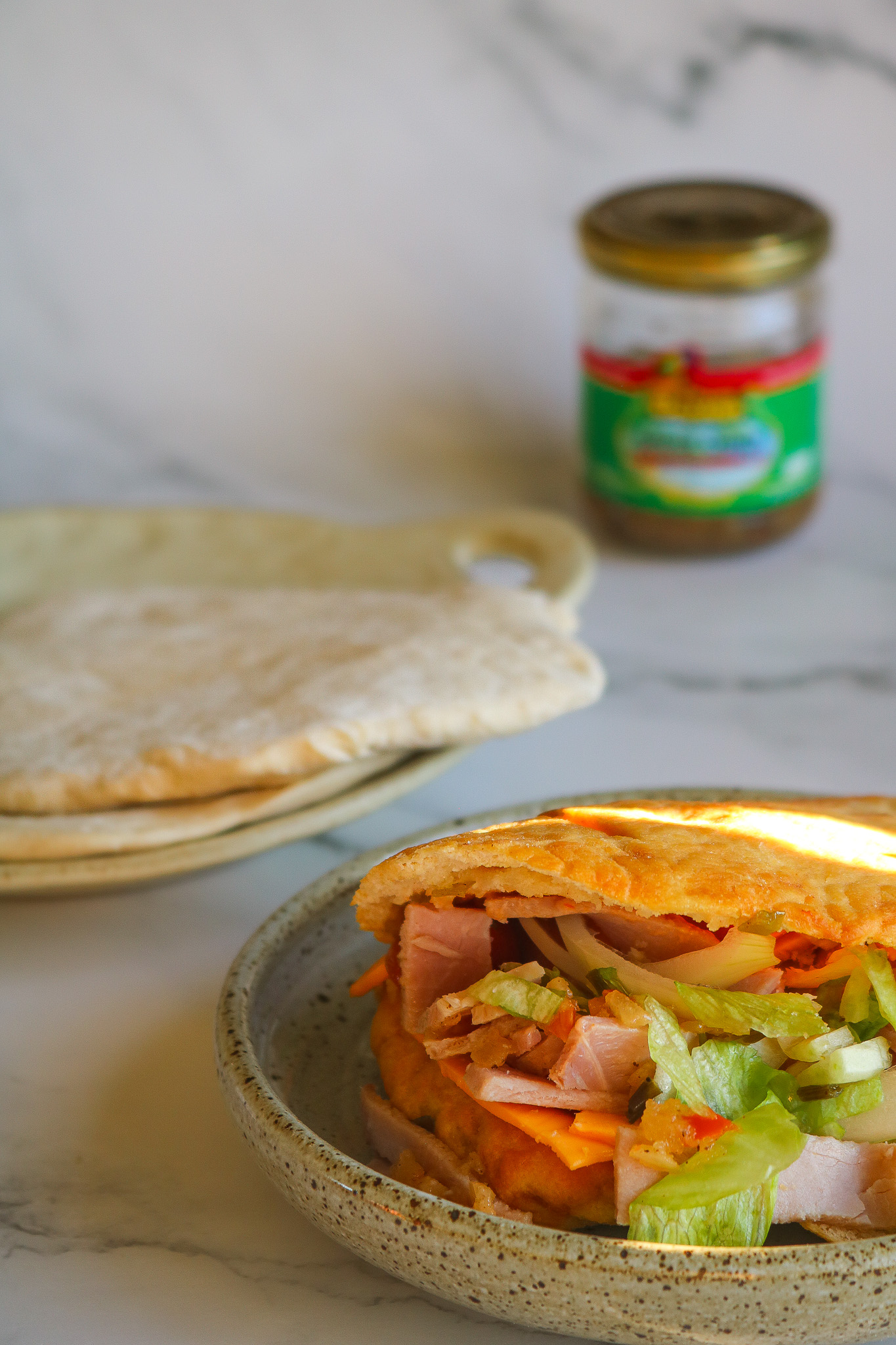 Bokit complet et pâte à bokit avec pot de sauce chien Besson