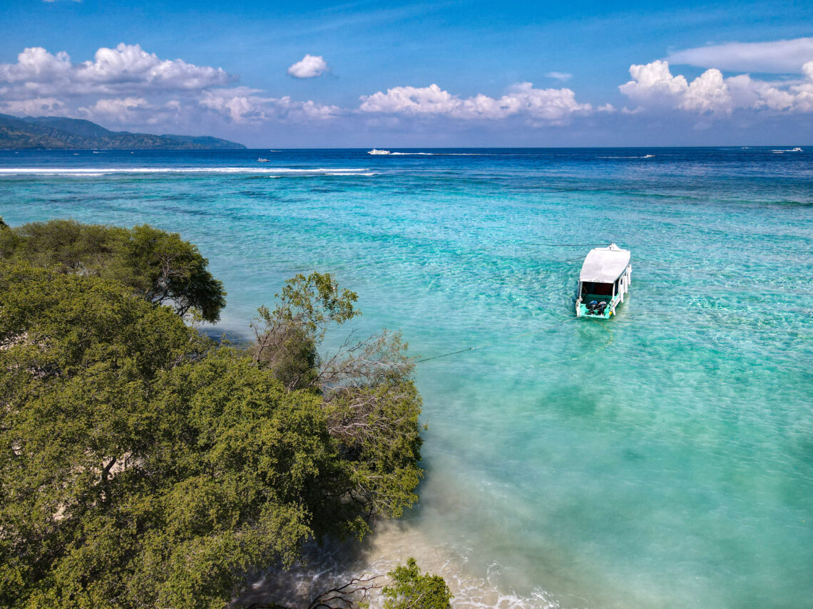 Photo de drone de la plage gili meno
