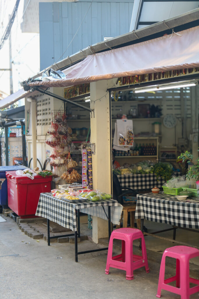 Échoppe locale dans les rues à Chiang Mai